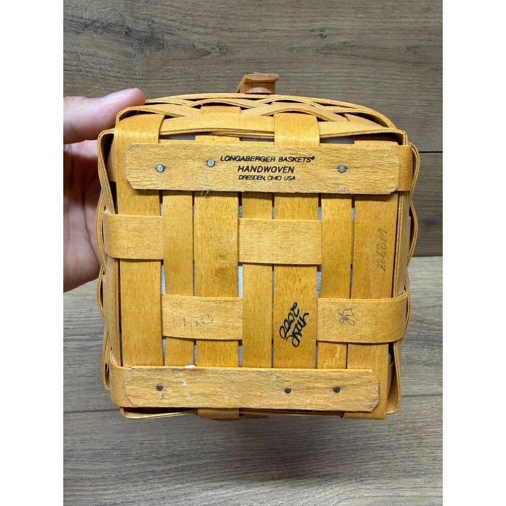 Longaberger 2000 Small Berry Basket w/ Floral Fabric & Plastic Liners